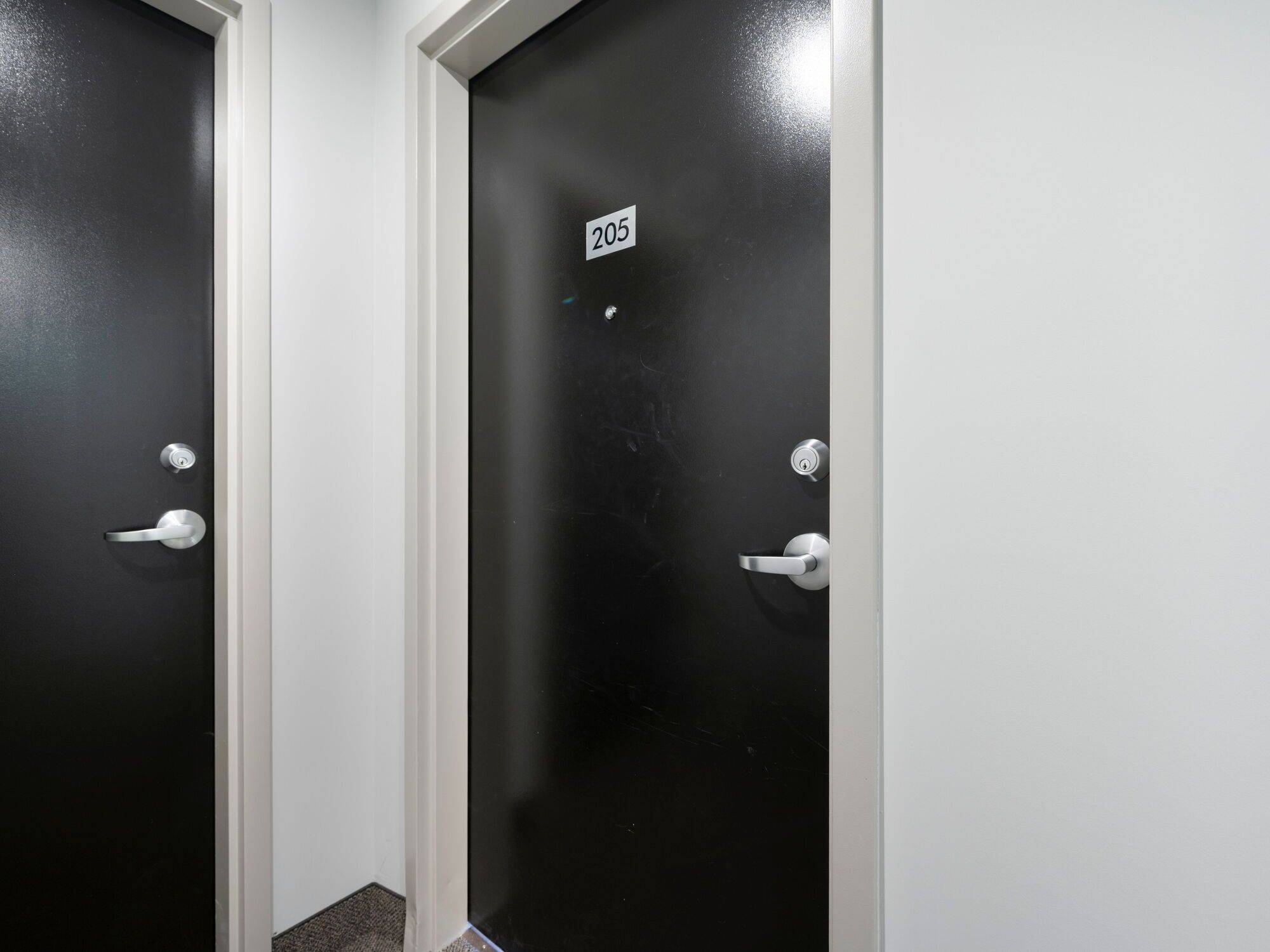 Hamilton, ON L8B 2A4,5 Hamilton ST N #205