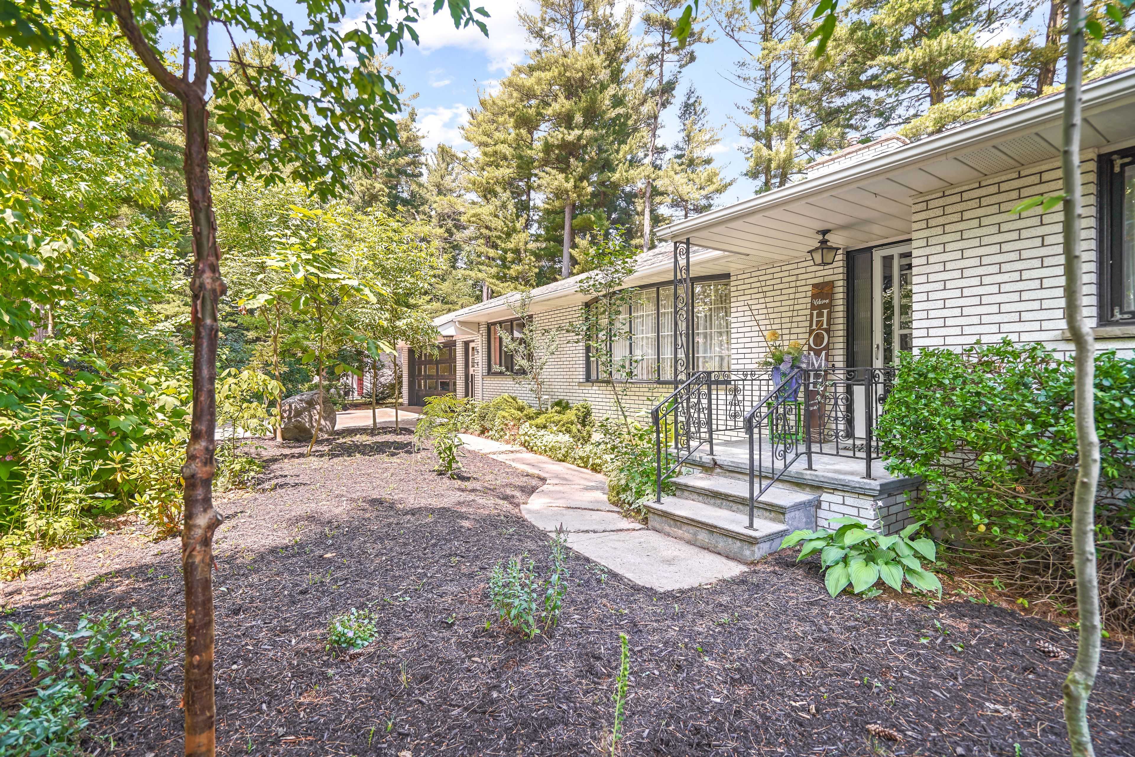 Norfolk, ON N4B 2G7,667 Gage ST