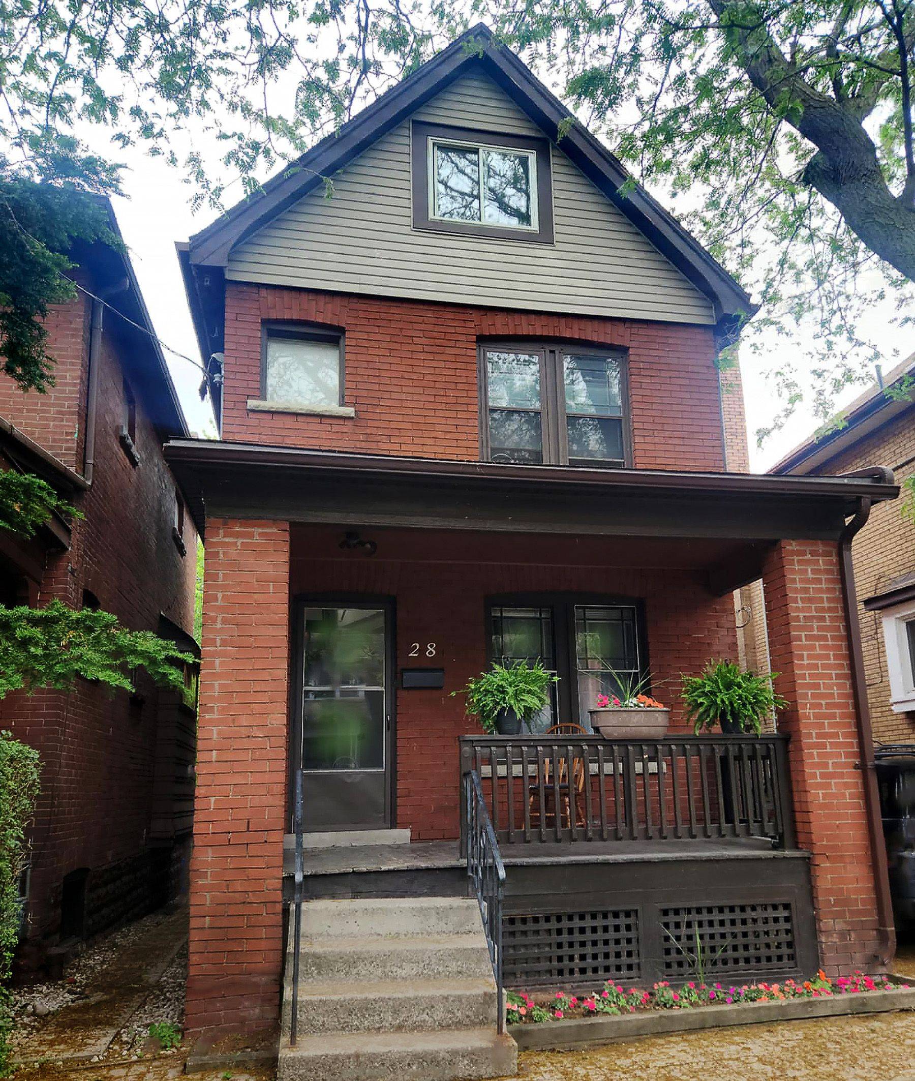 Hamilton, ON L8M 2T1,28 Fairholt RD N #Upper