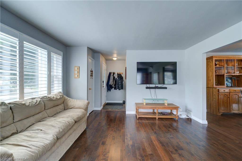 Brantford, ON N3R 4Y4,36 Grove CRES