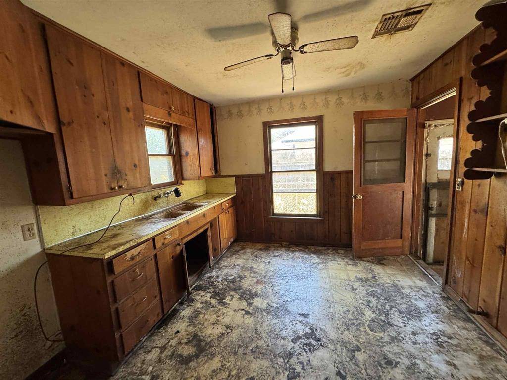 Mcgregor, TX 76657,1017 S Adams Street