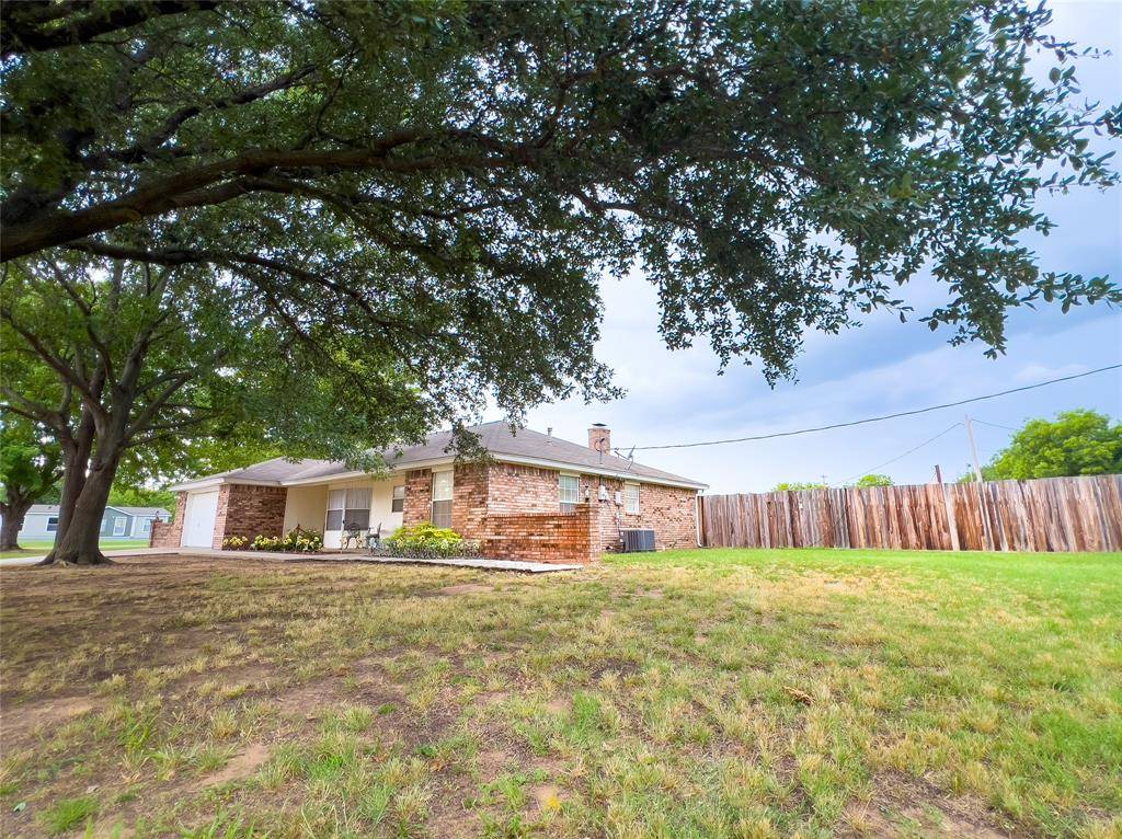 Nocona, TX 76255,310 W Cedar Street