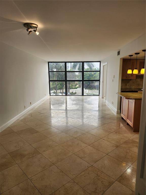 Hallandale Beach, FL 33009,400 Leslie Dr #403