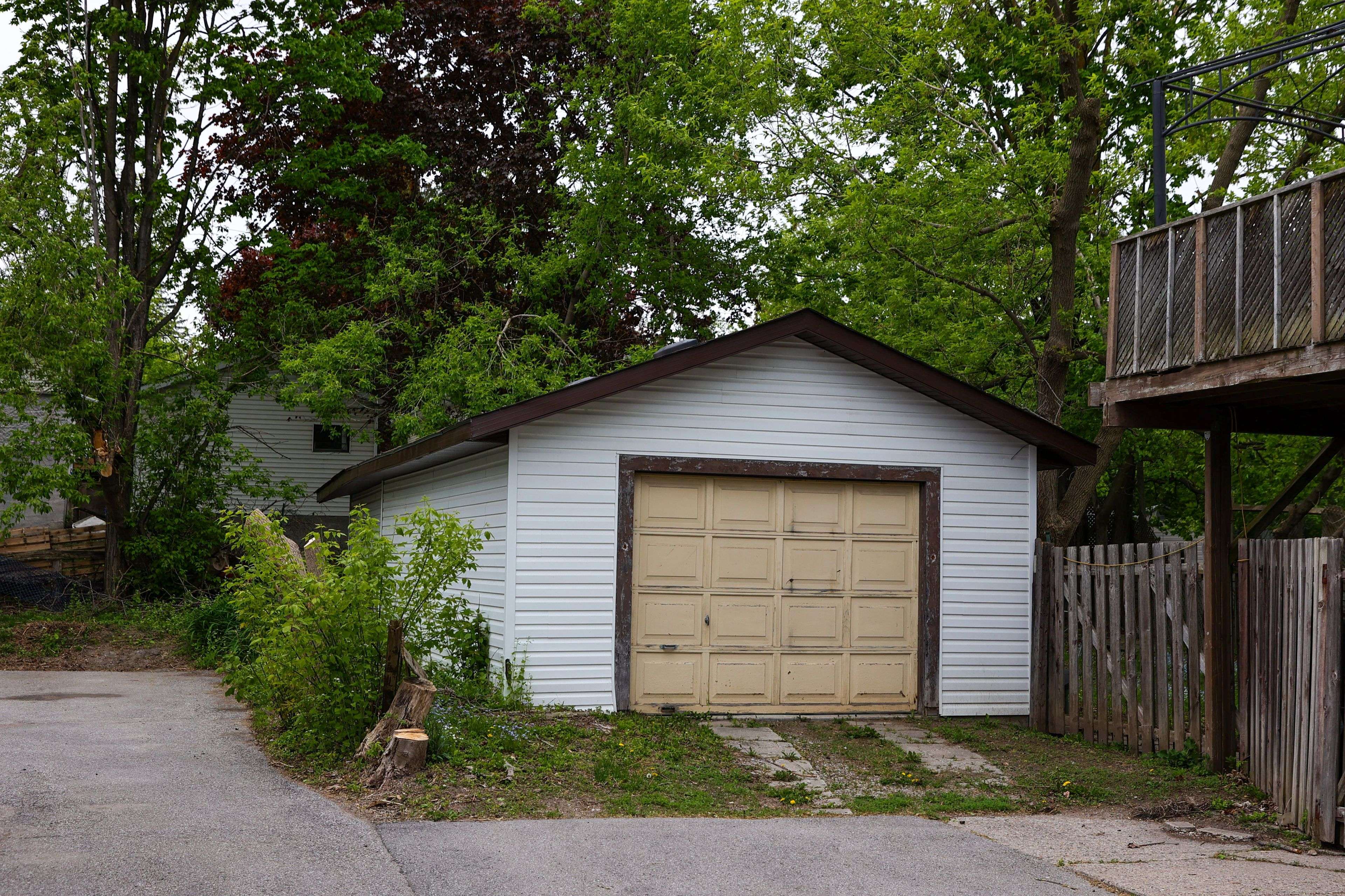 Barrie, ON L4M 2N4,4 East ST