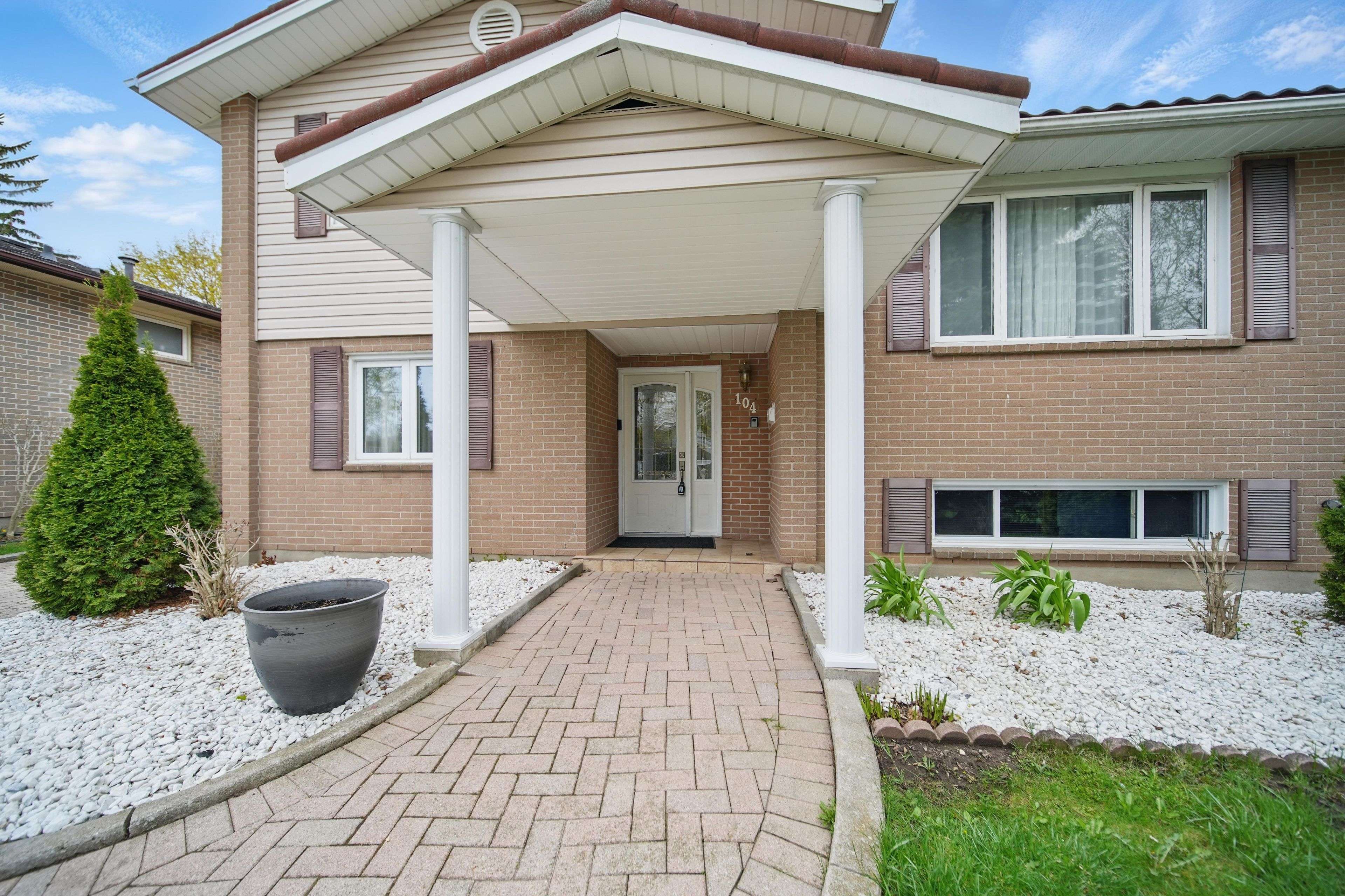 London South, ON N6E 1G8,104 Antrim CRES