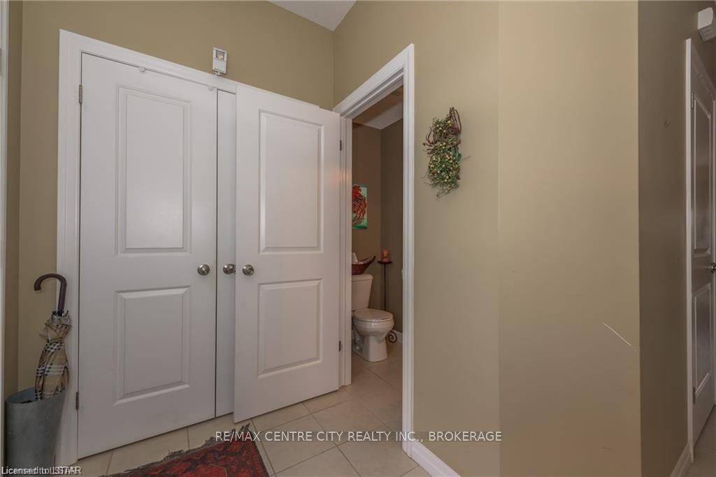 London North, ON N5X 3G9,112 North Centre RD #77