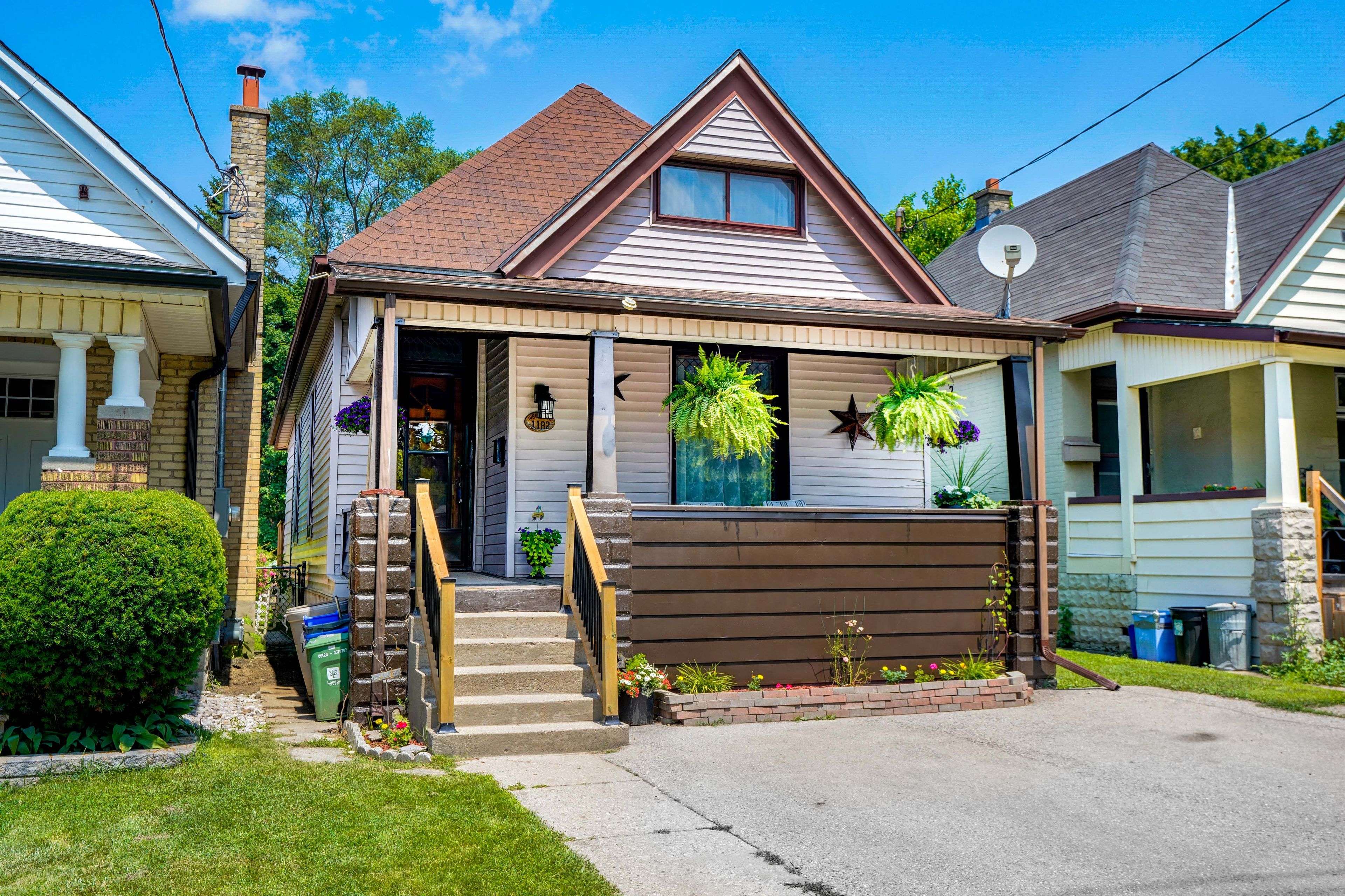 London East, ON N5W 2T9,1182 York ST