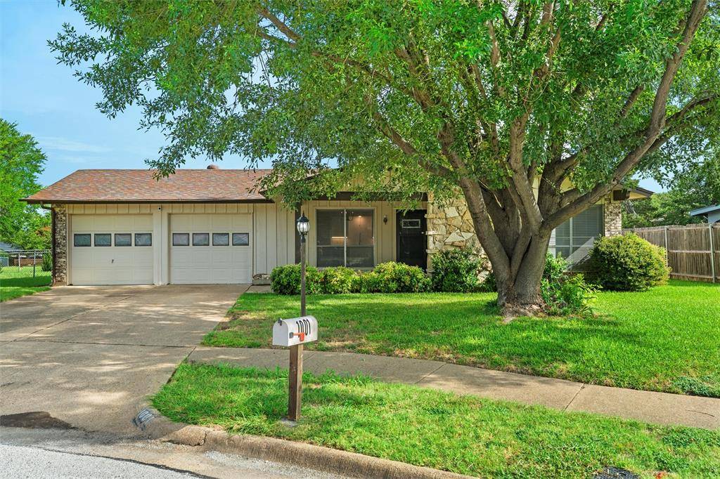 Arlington, TX 76014,1001 Whippoorwill Court