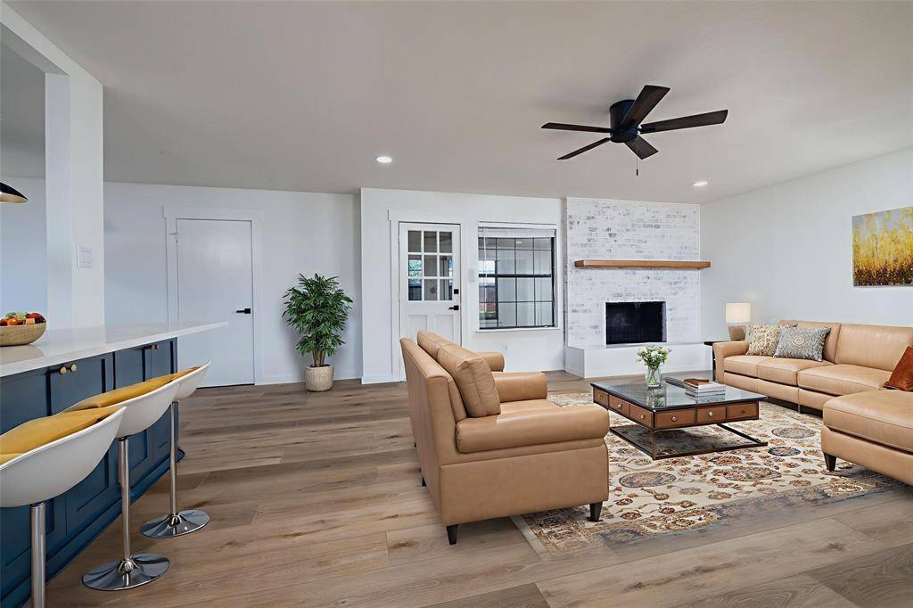 Burleson, TX 76028,633 NW Chisholm Road