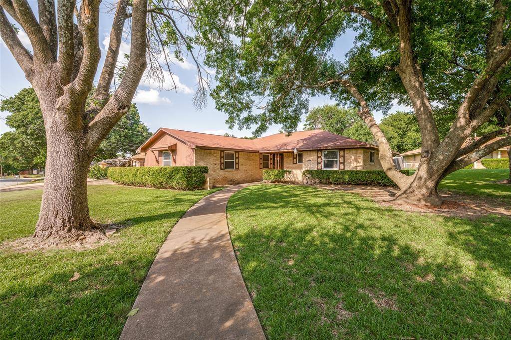 Desoto, TX 75115,328 Bennett Circle