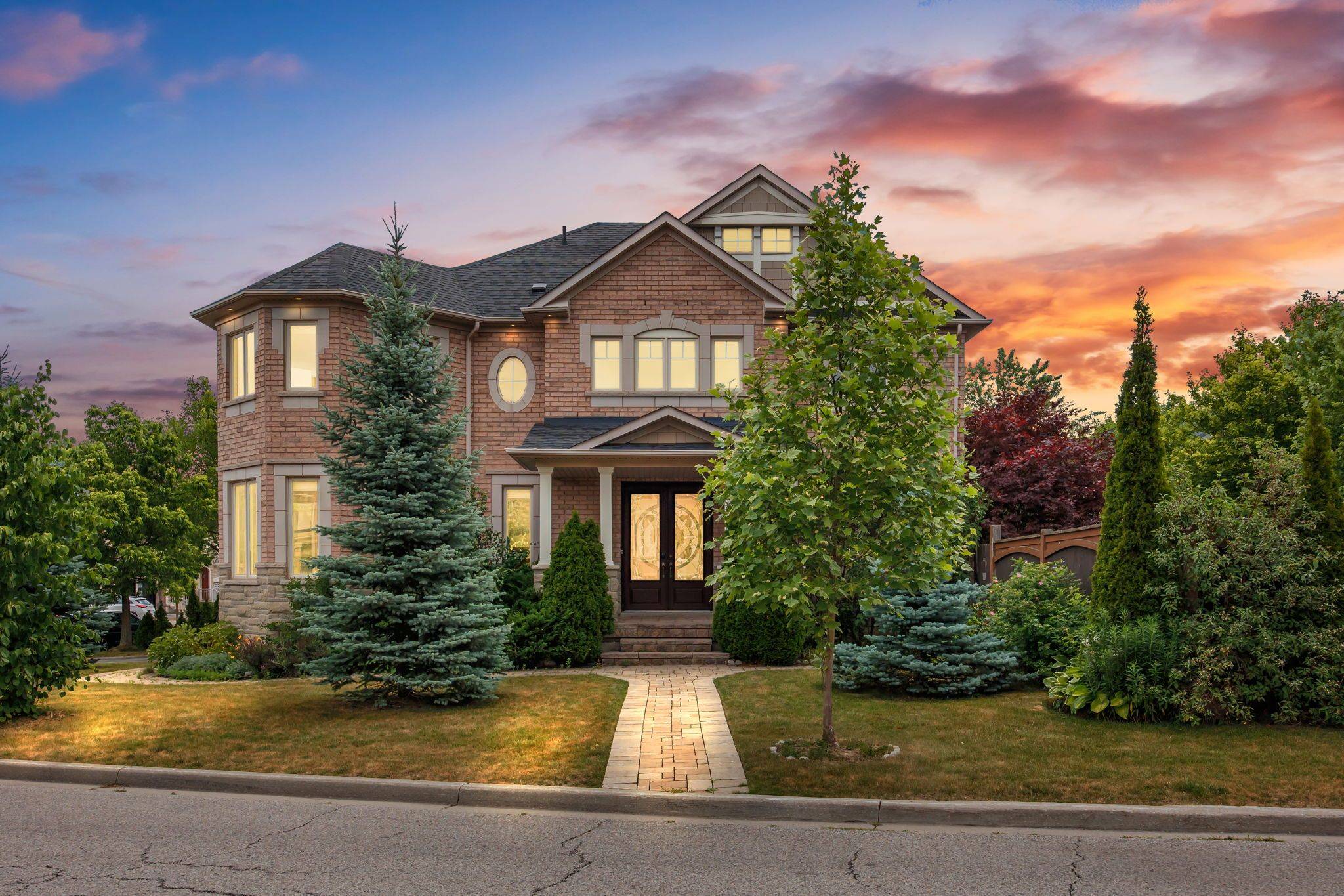 Richmond Hill, ON L4E 4Y7,1 Pitney AVE