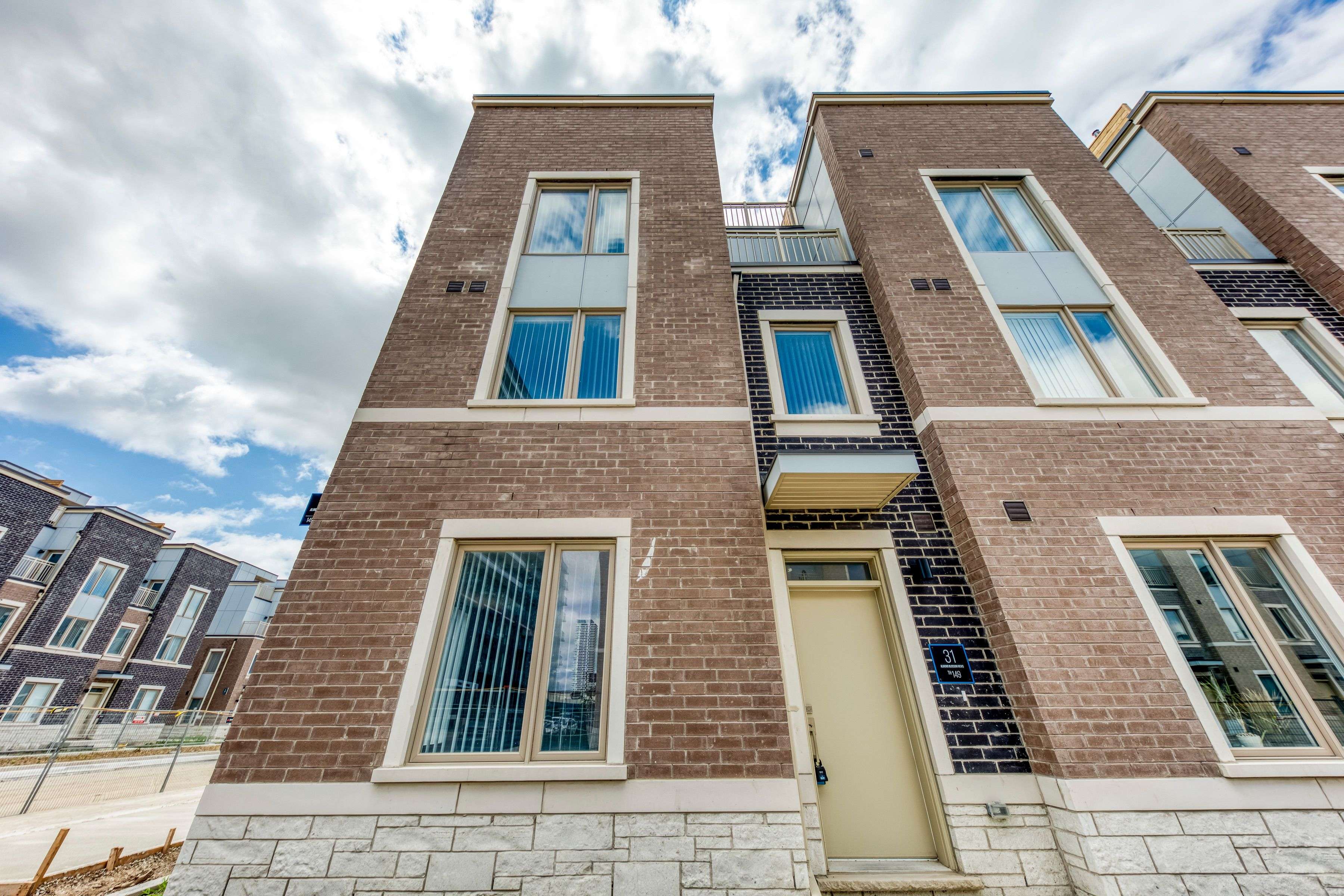 Vaughan, ON L4K 0N7,31 Almond Blossom Mews N/A #149