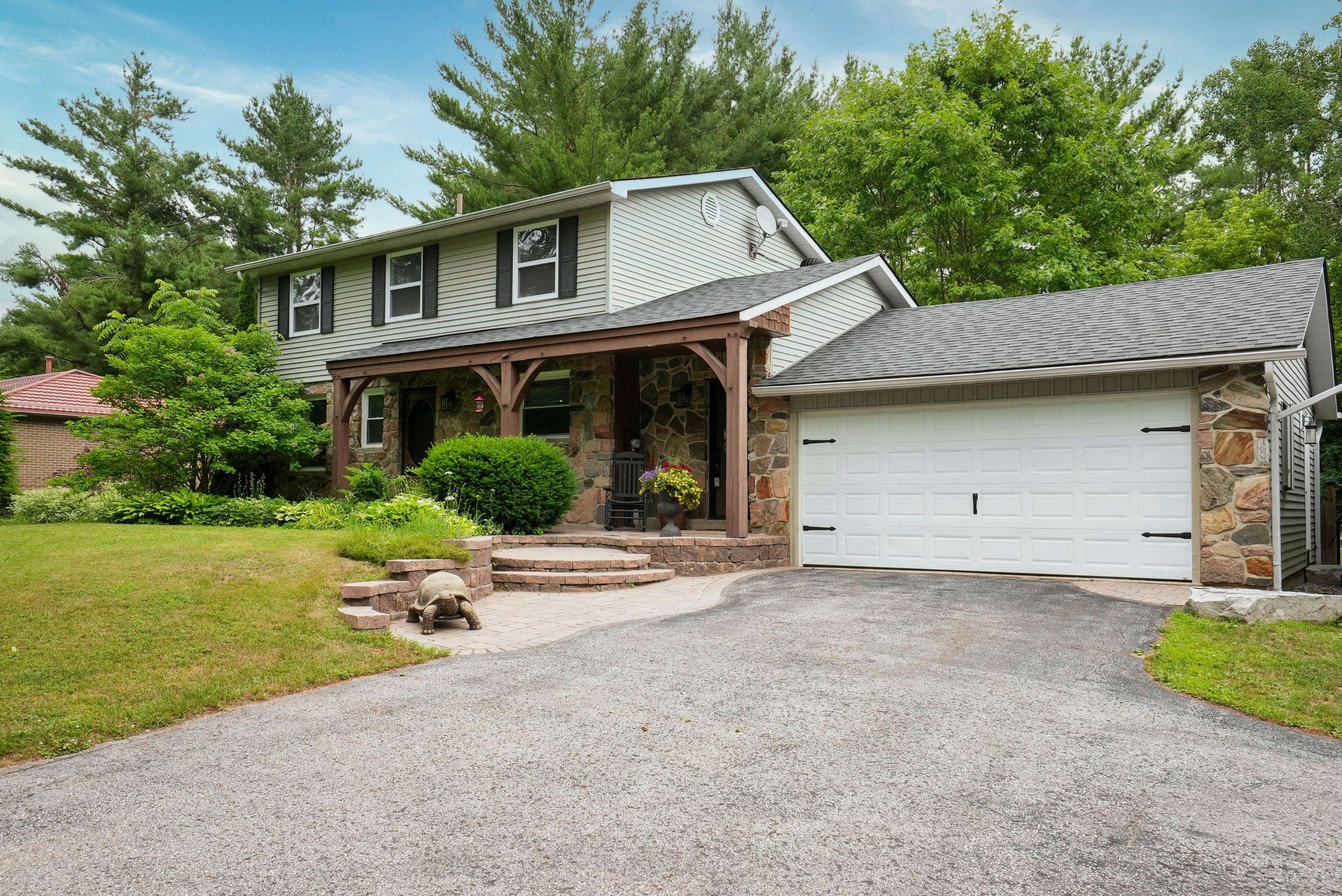 Springwater, ON L9X 0W4,31 Lawrence AVE