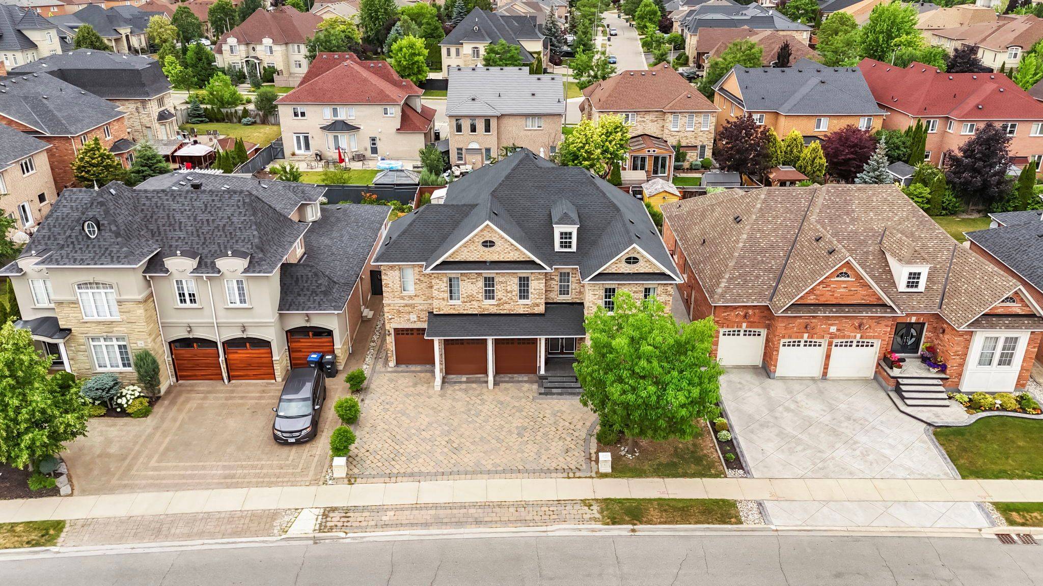 Brampton, ON L6P 1V9,16 Eiffel BLVD