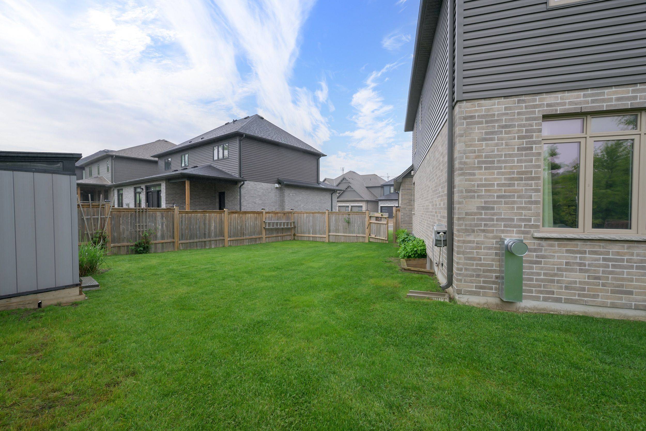 London North, ON N6G 0T3,1061 Eagletrace DR #35