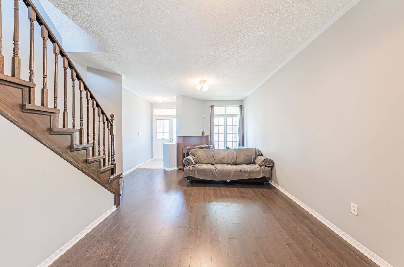 Markham, ON L6C 2E5,75 Bur Oak AVE