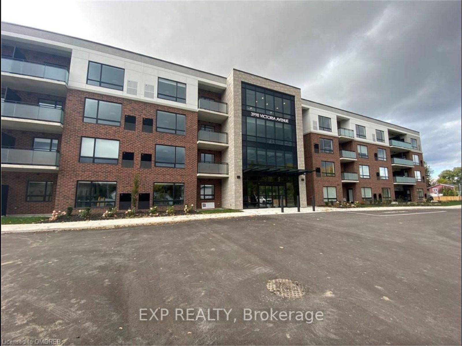 Lincoln, ON L0R 2C0,3998 Victoria AVE #303