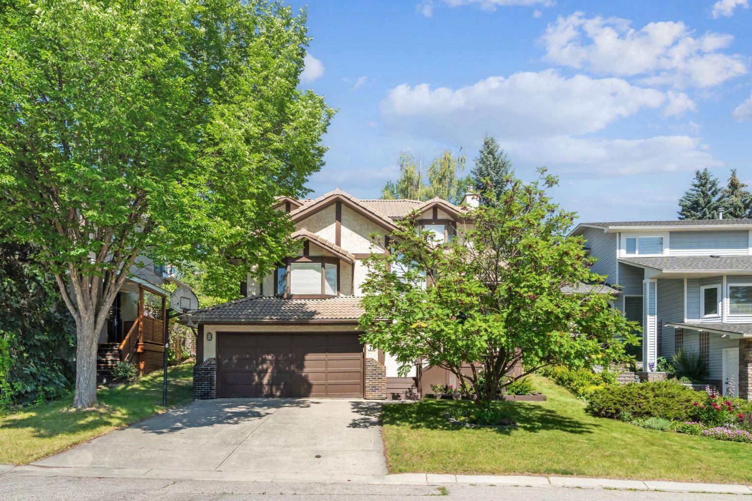 Calgary, AB T3H1R2,79 Strathlorne CRES SW