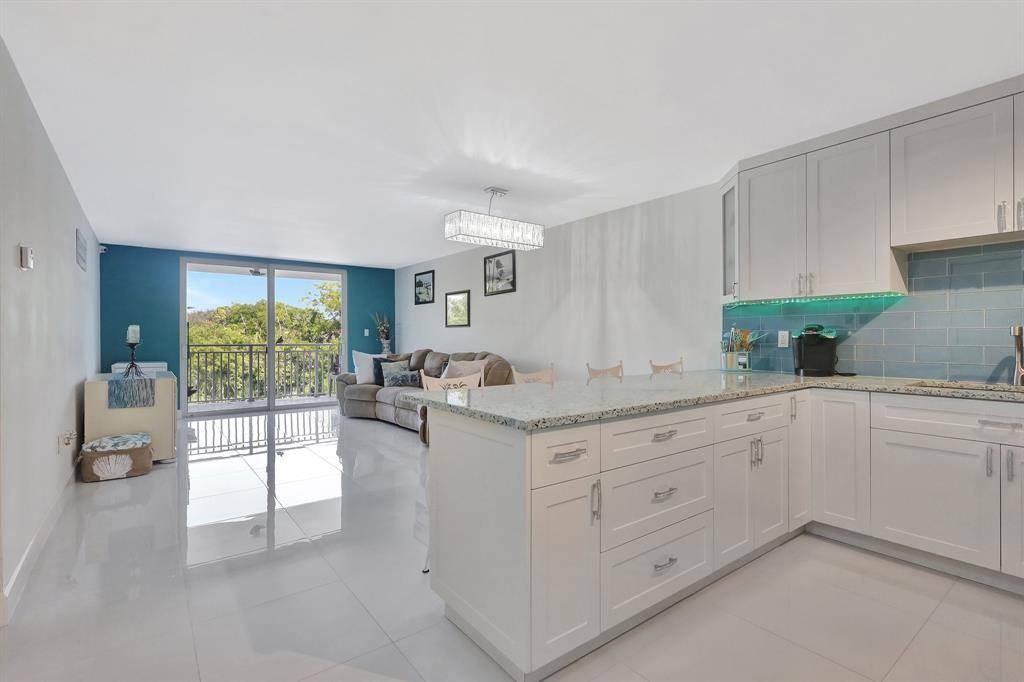 Hialeah, FL 33015,6940 NW 186th St #1-326