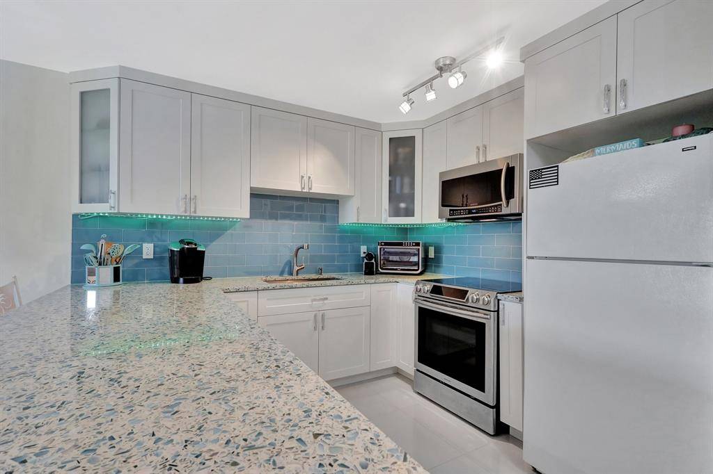 Hialeah, FL 33015,6940 NW 186th St #1-326