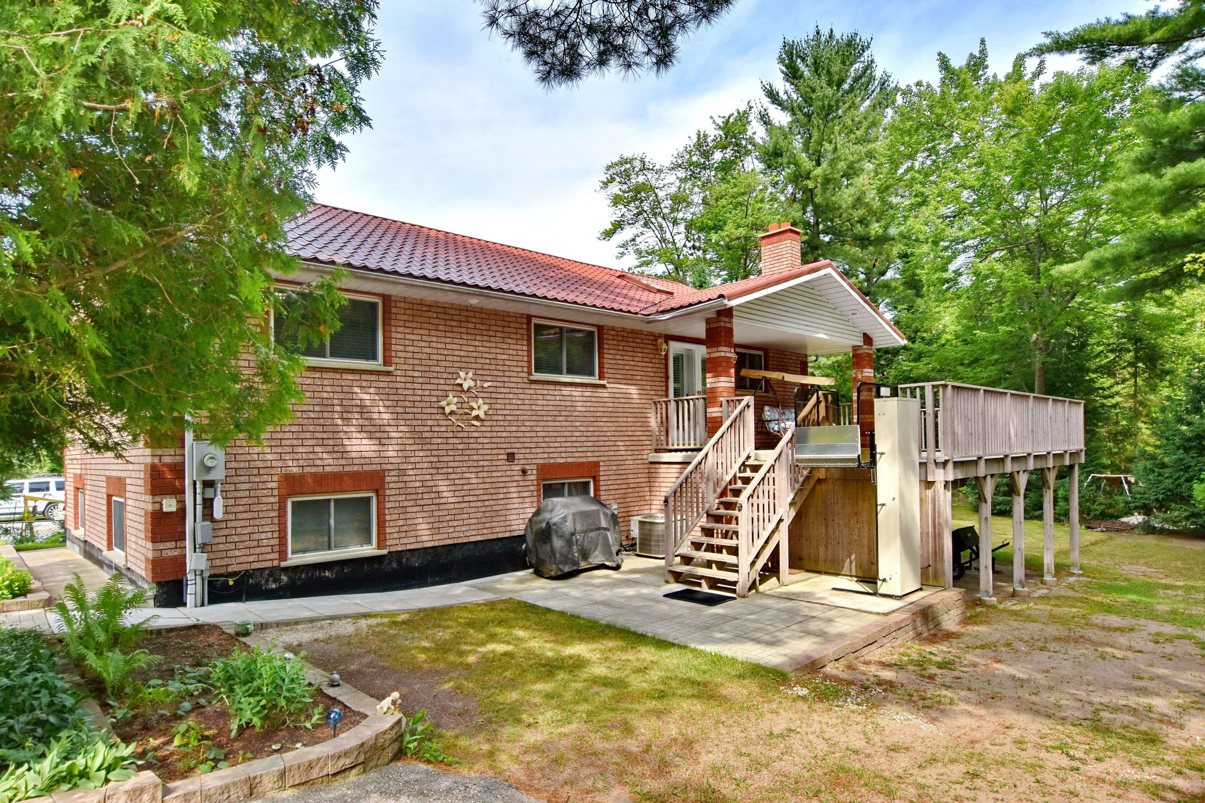 Wasaga Beach, ON L9Z 2M8,106 Deerbrook DR