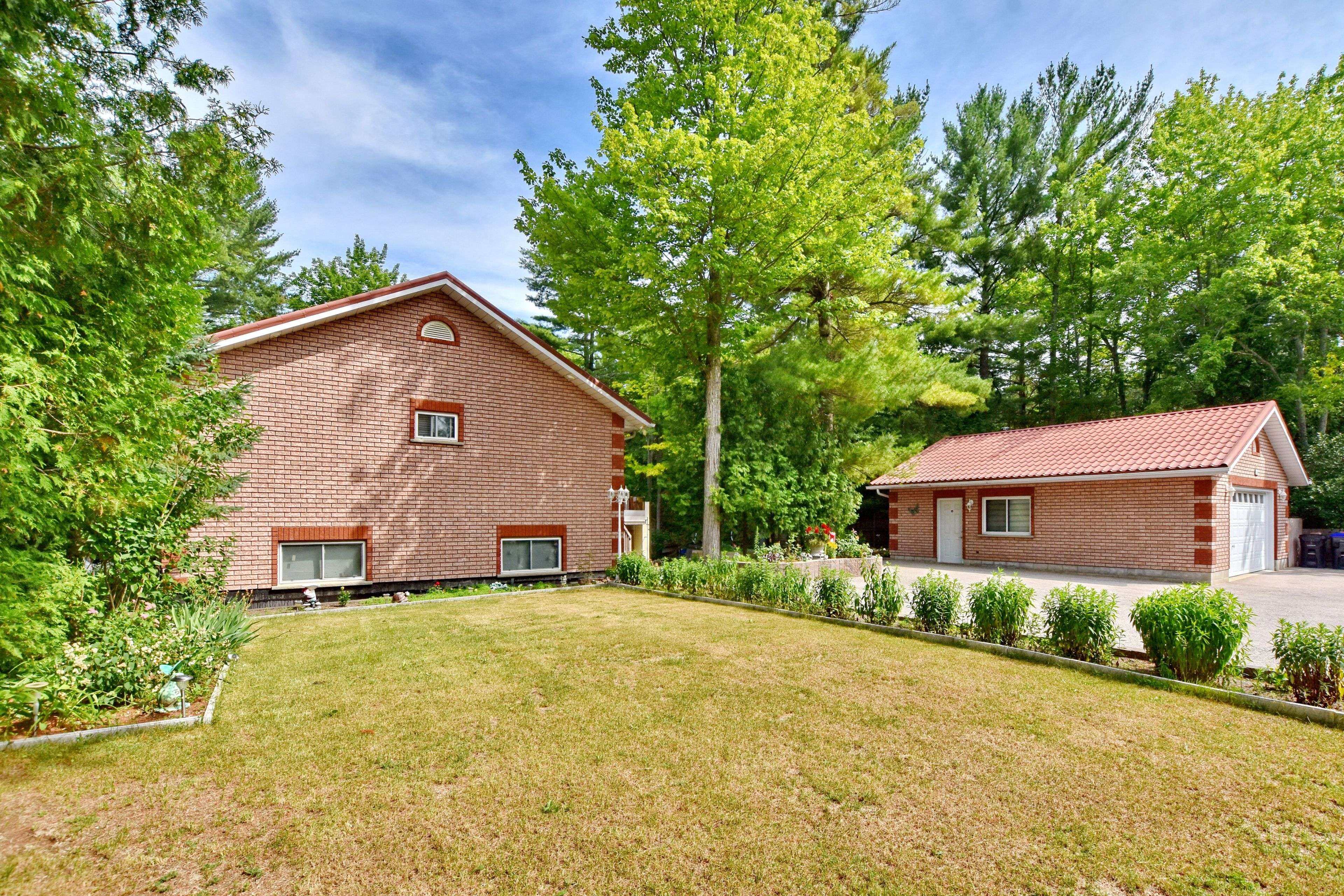 Wasaga Beach, ON L9Z 2M8,106 Deerbrook DR