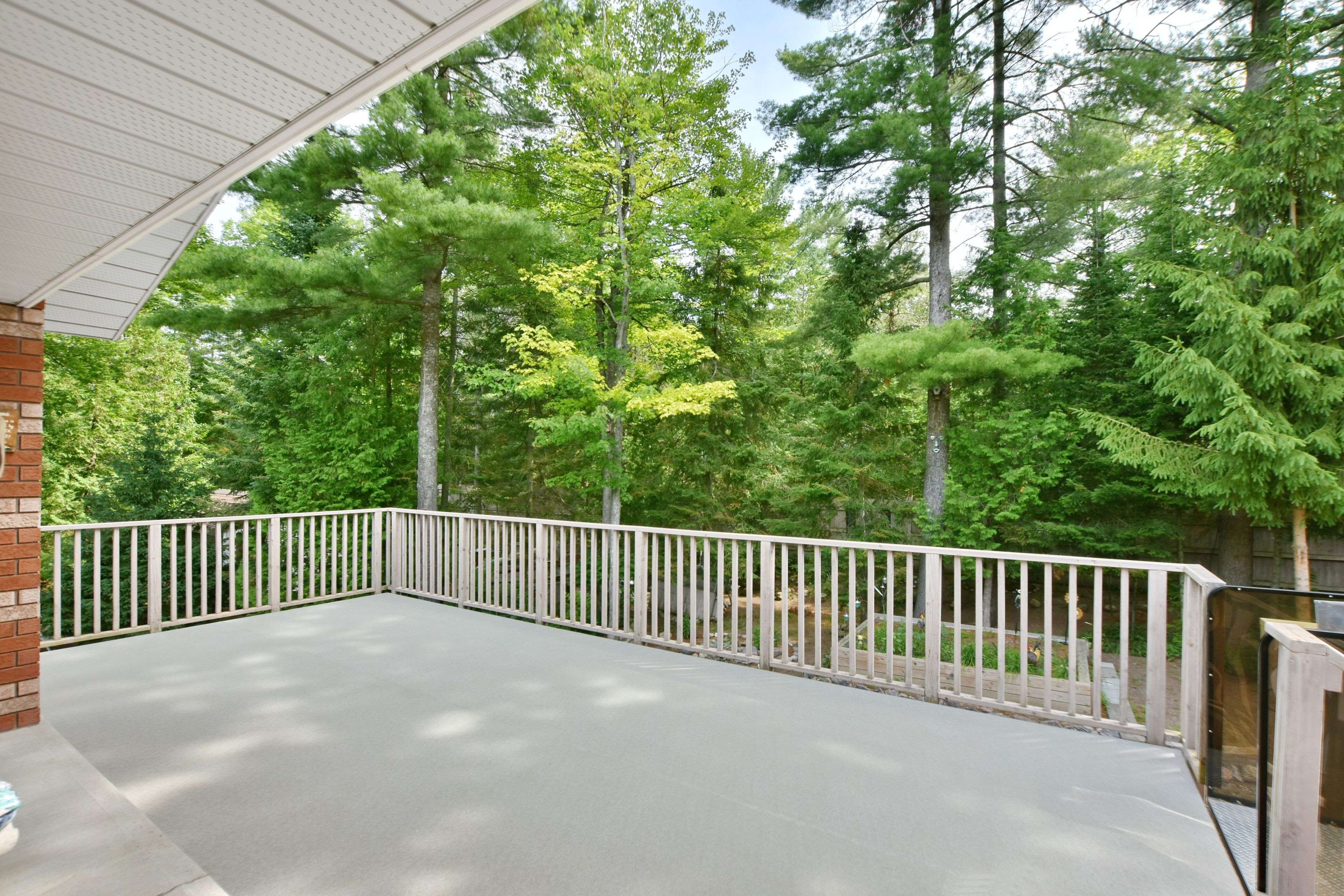 Wasaga Beach, ON L9Z 2M8,106 Deerbrook DR