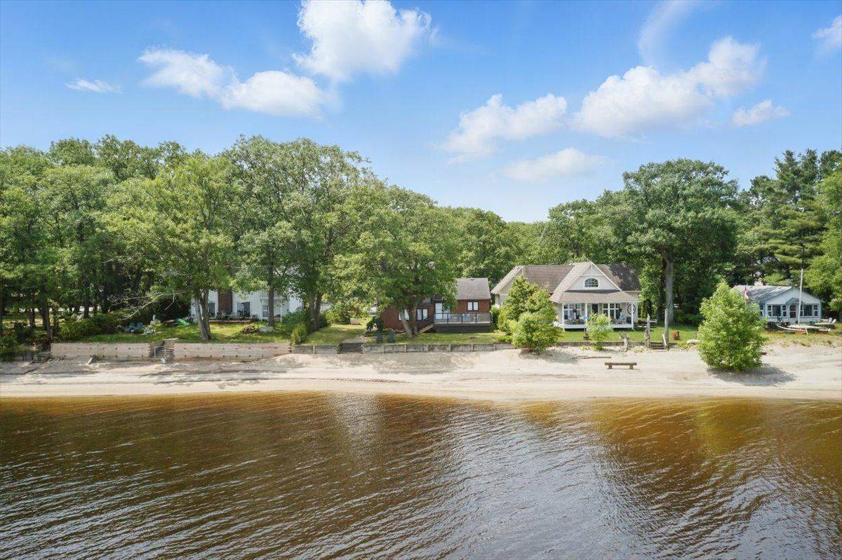 Constance Bay - Dunrobin - Kilmaurs - Woodlawn, ON K0A 3M0,584 Bayview DR