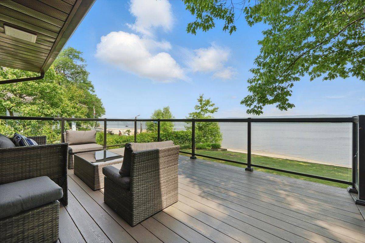 Constance Bay - Dunrobin - Kilmaurs - Woodlawn, ON K0A 3M0,584 Bayview DR