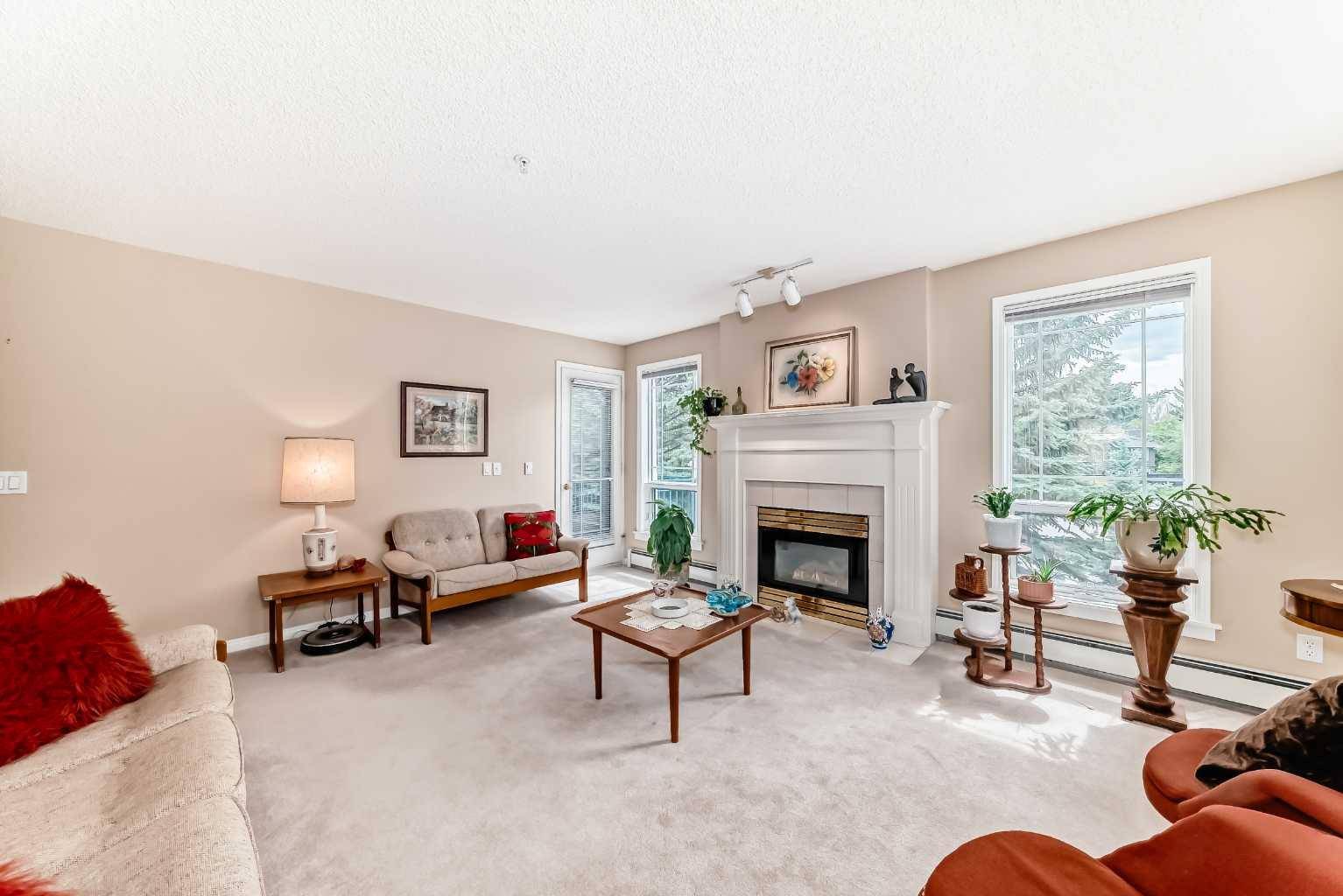 Calgary, AB T2V 5J8,9449 19 ST SW #213