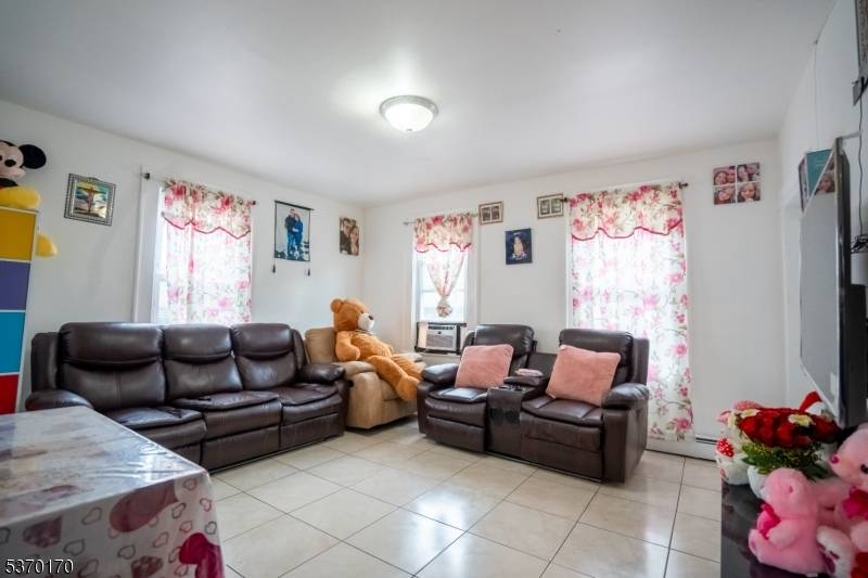 Elizabeth City, NJ 07206,74 4Th St