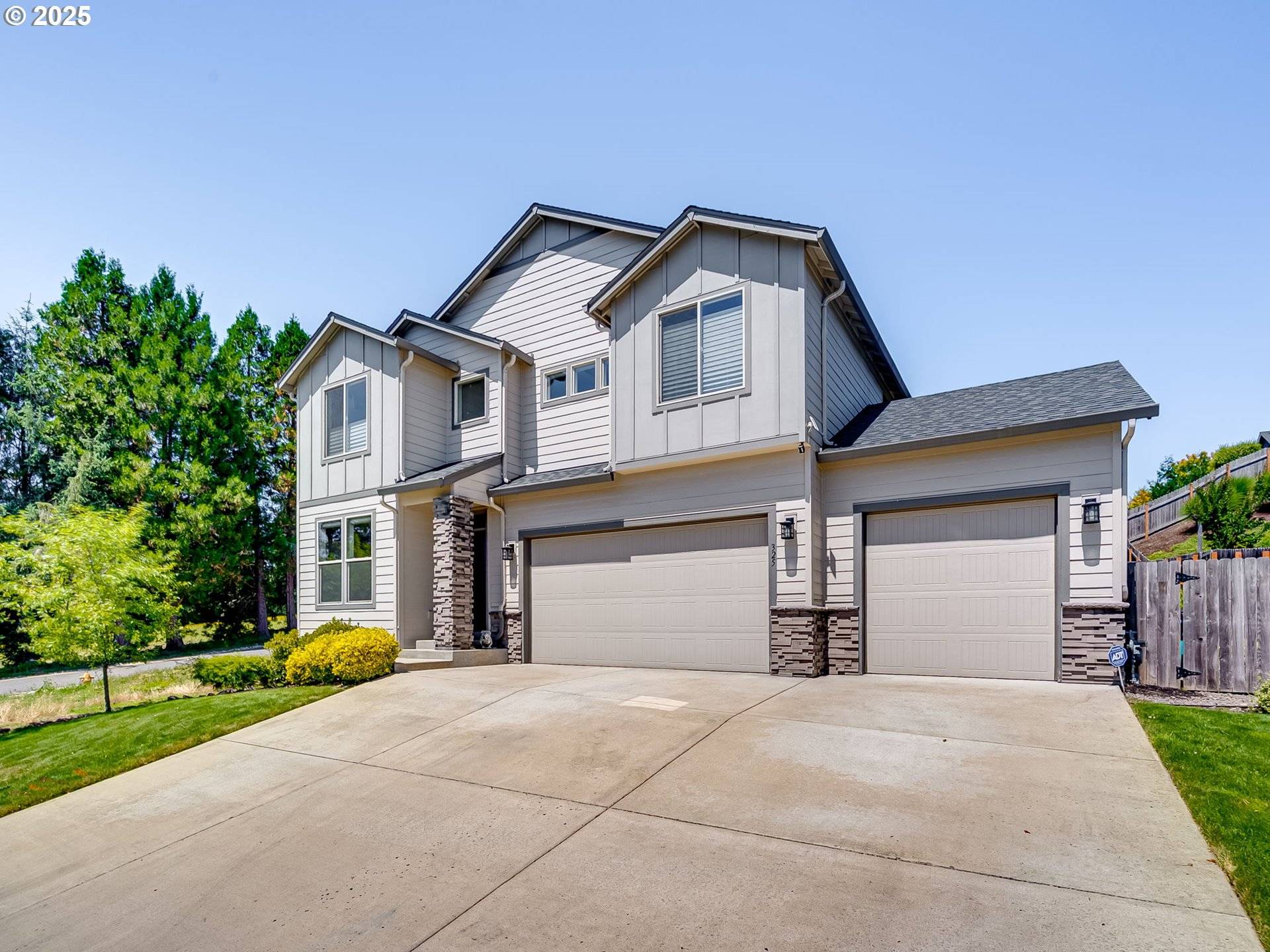 La Center, WA 98629,325 E 7TH ST