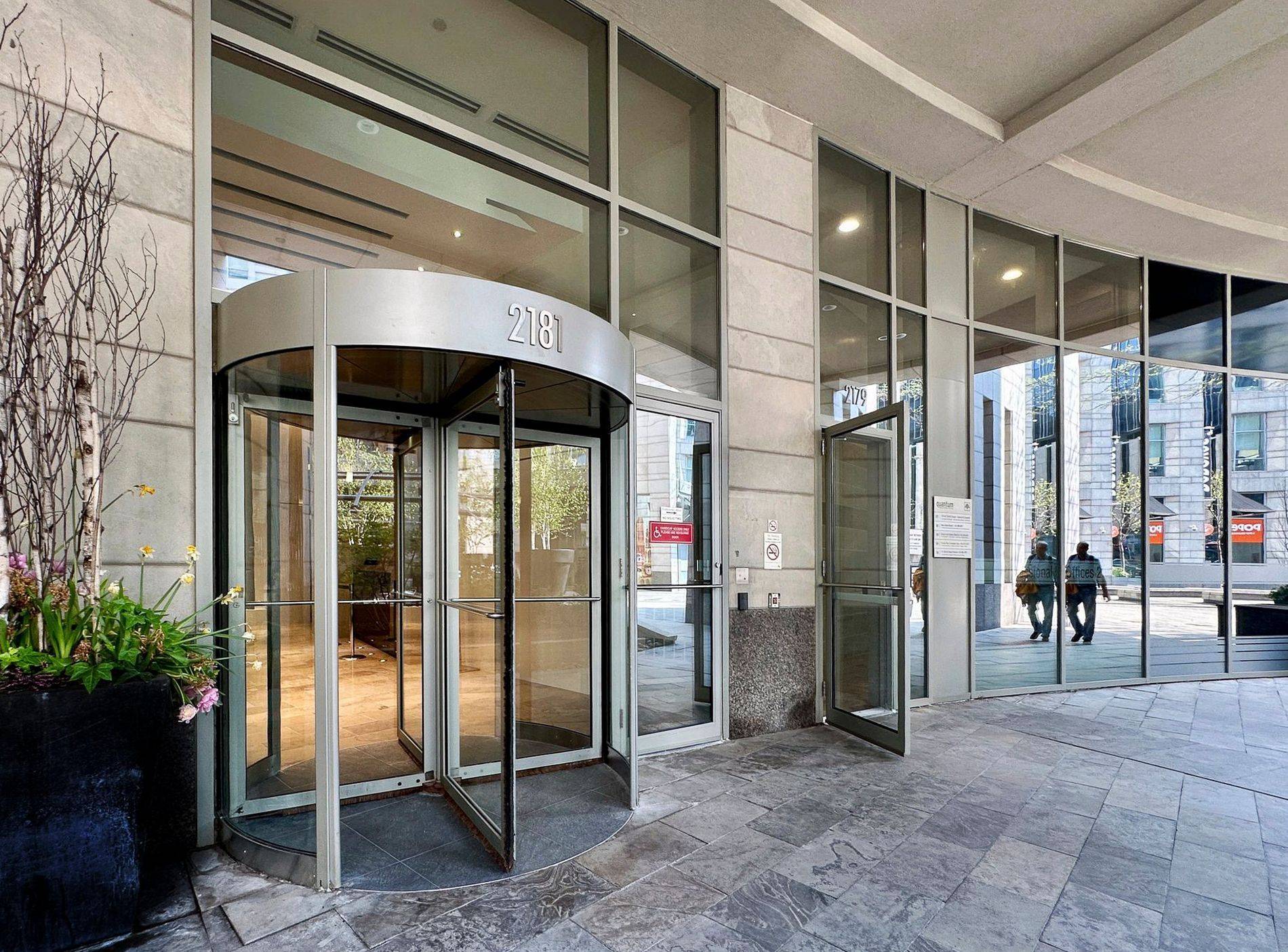 Toronto C10, ON M4S 3H7,2181 Yonge ST #2706