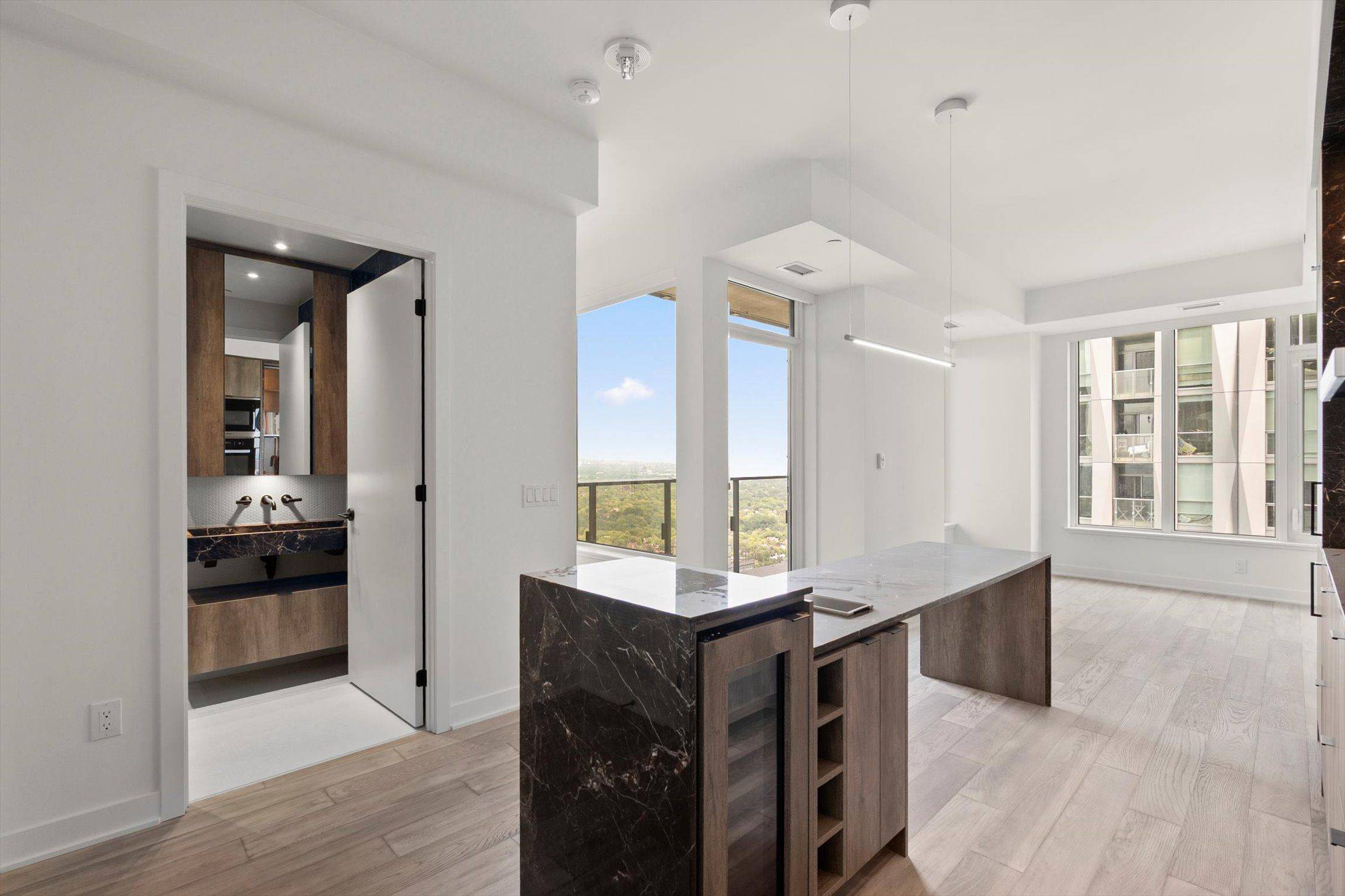 Toronto C02, ON M4W 1L2,11 Yorkville AVE #4504