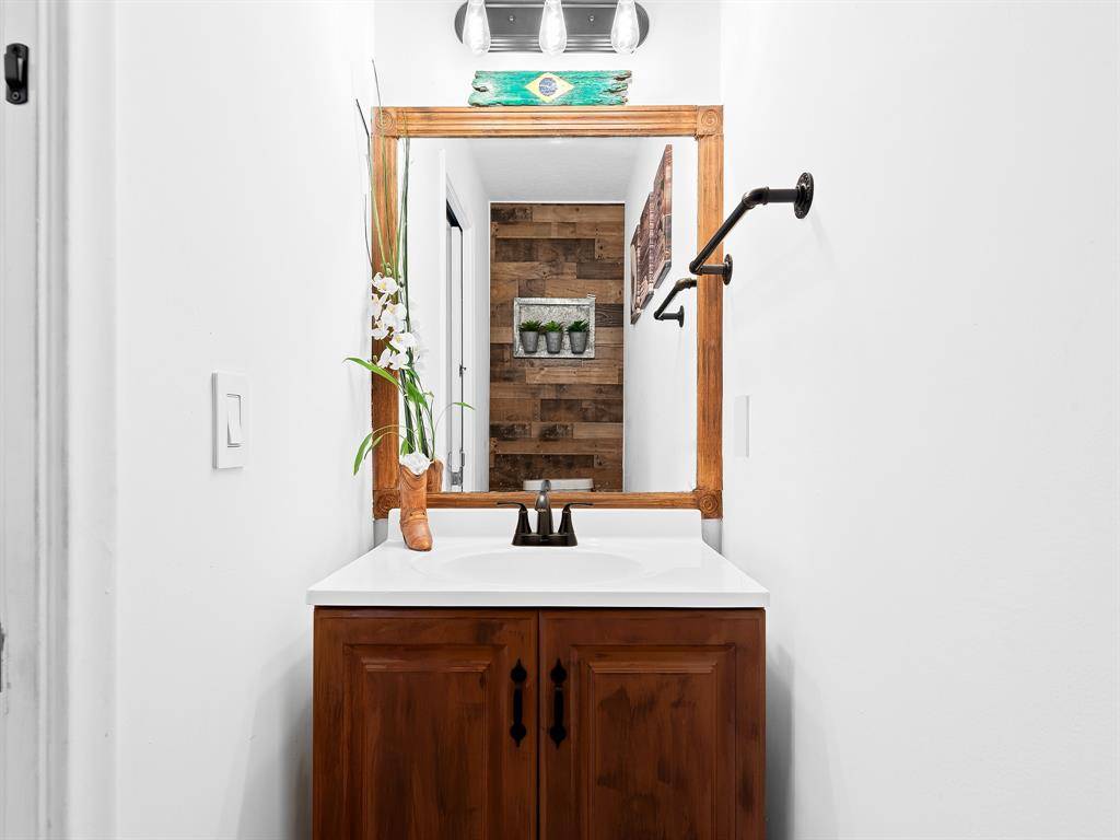 Oakland Park, FL 33309,2700 S Oakland Forest Dr #108