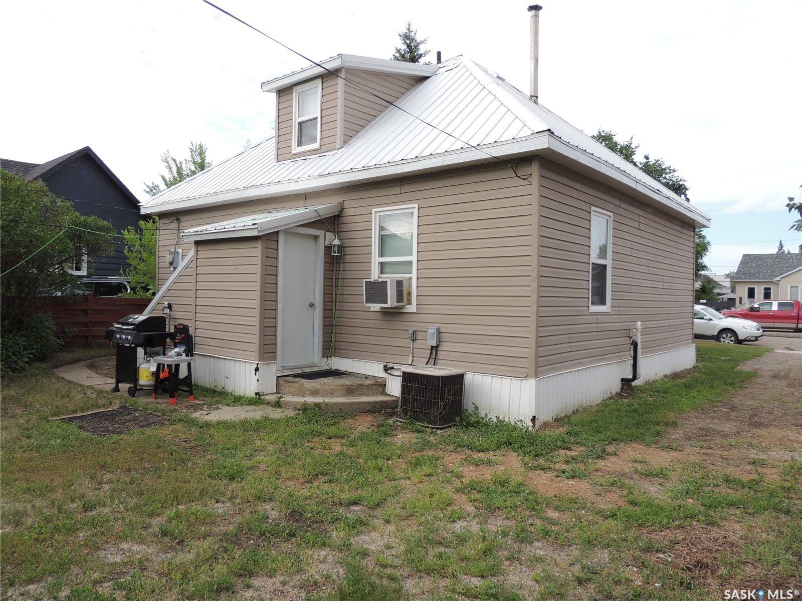 Estevan, SK S4A 0P6,630 3rd STREET