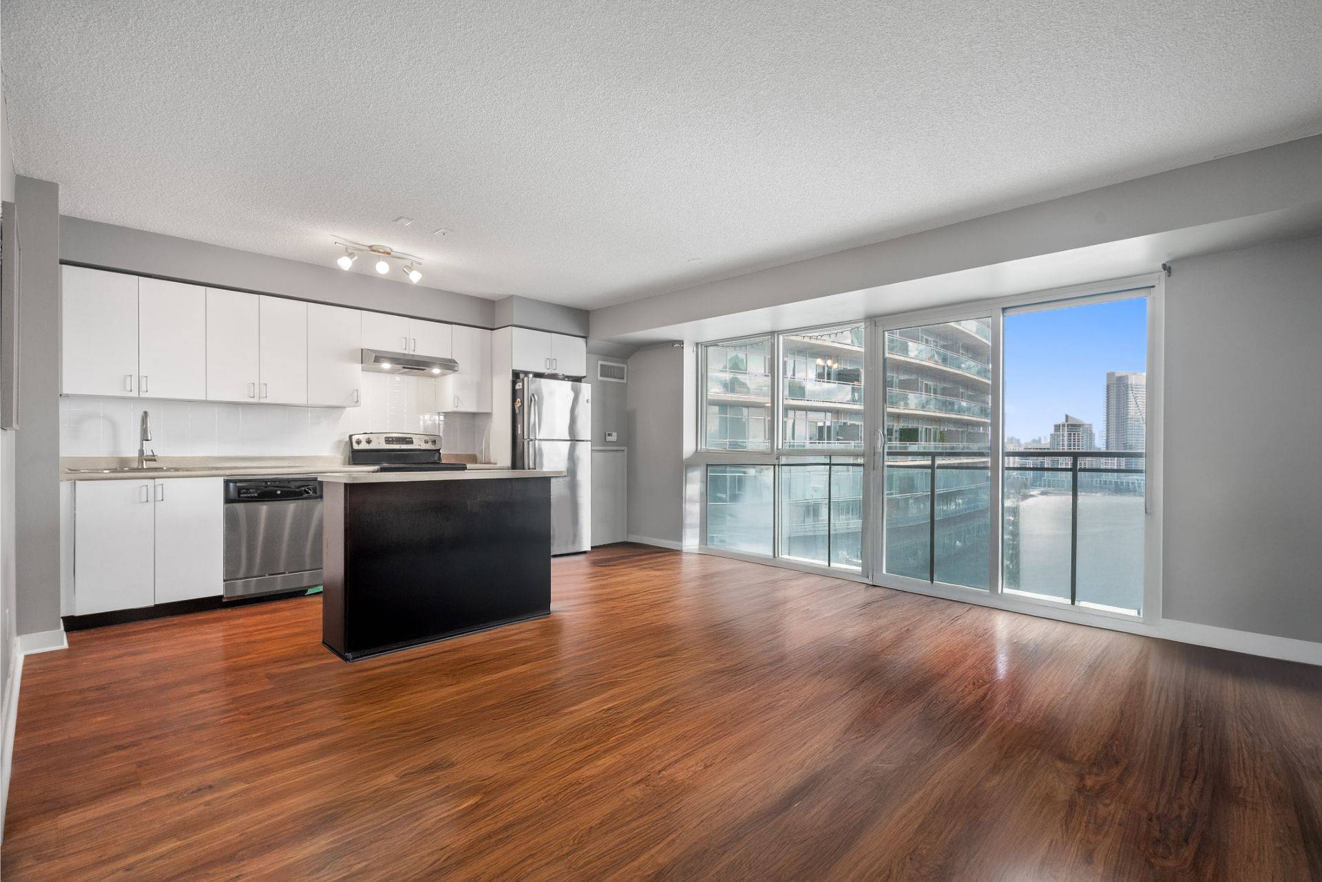 Toronto W06, ON M8Y 0A7,155 Legion RD N #1601