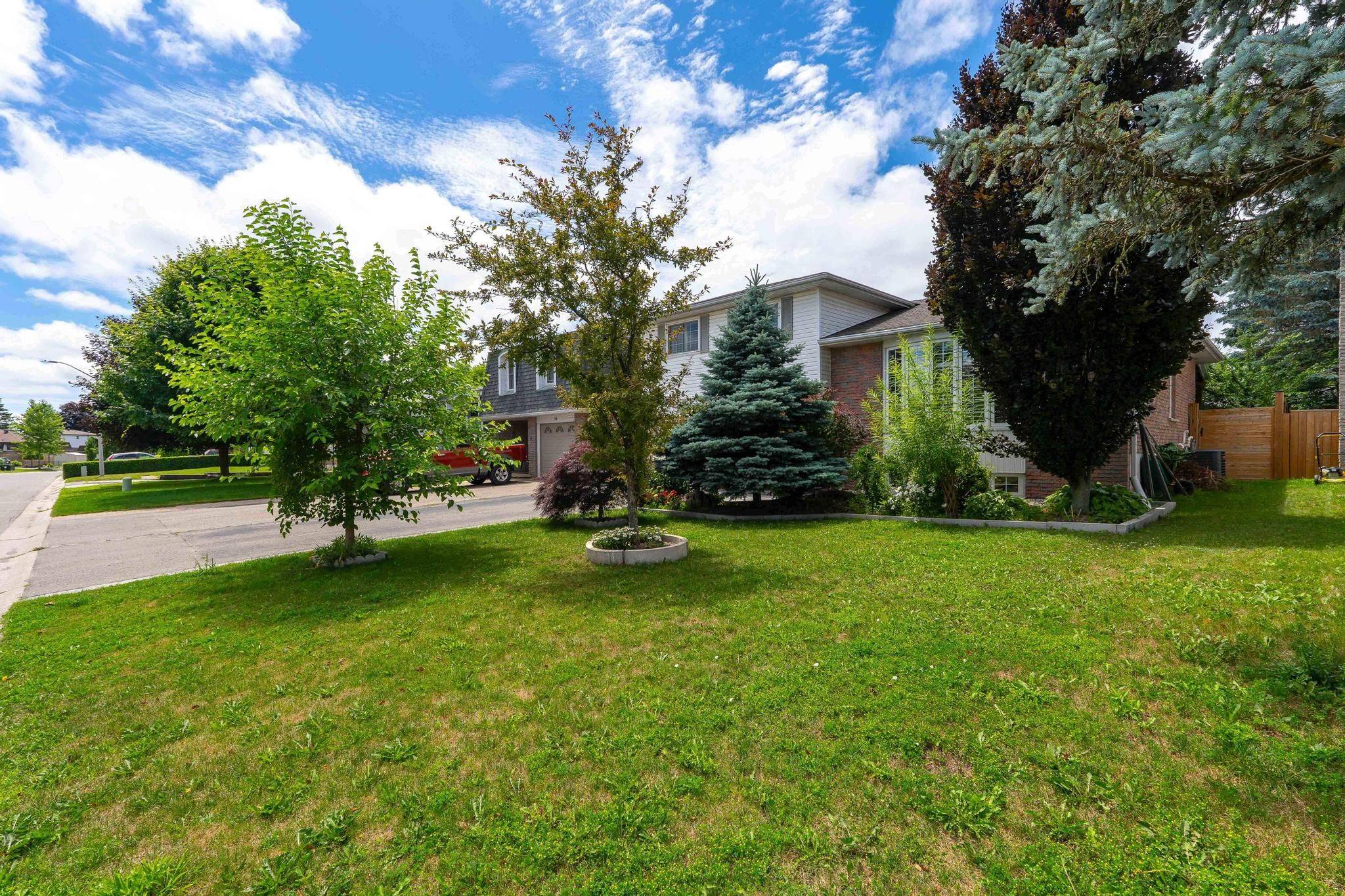 Halton Hills, ON L7J 2R4,18 Norman AVE