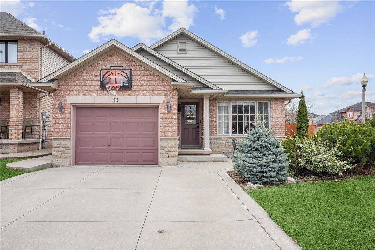 Hamilton, ON L8E 6B5,32 Sonoma LN