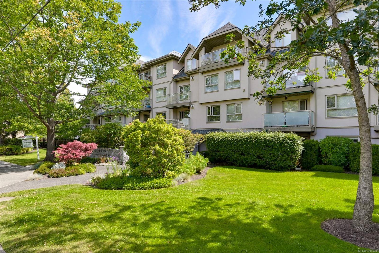 Victoria, BC V8P 4R9,1715 Richmond Ave #108