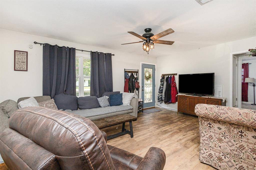 Quinlan, TX 75474,417 E 1st Street