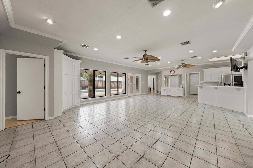 Lacy Lakeview, TX 76705,100 Spring Oak Street