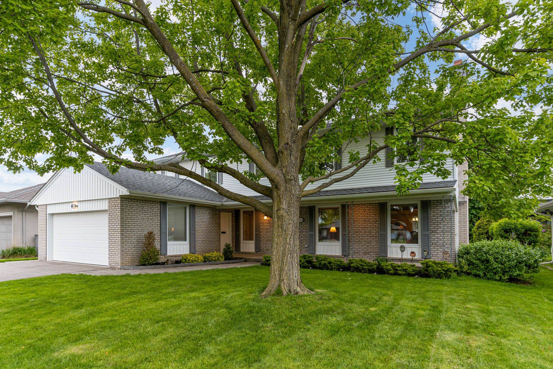 Toronto W08, ON M9A 2A8,60 Ravensbourne CRES