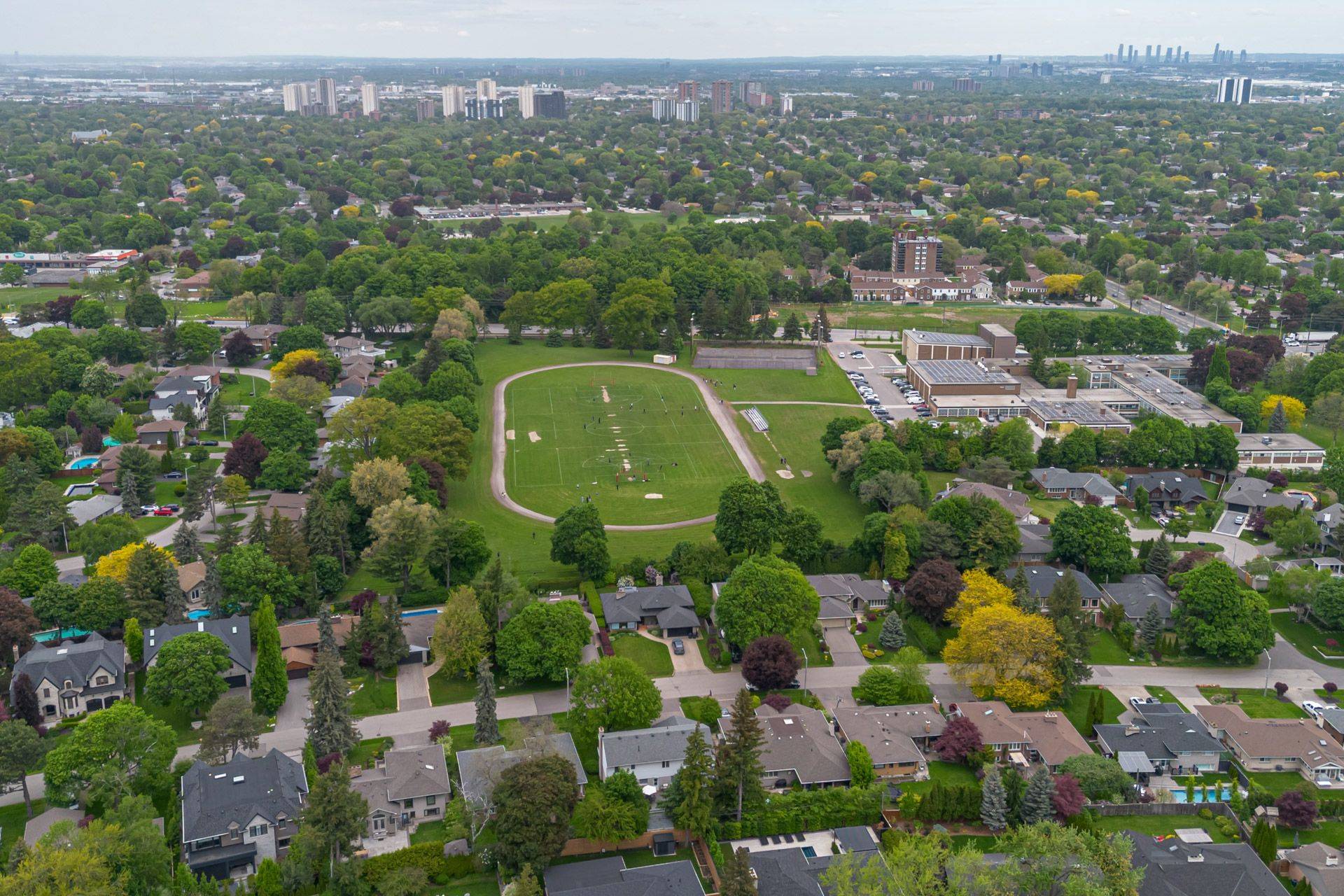 Toronto W08, ON M9A 2A8,60 Ravensbourne CRES