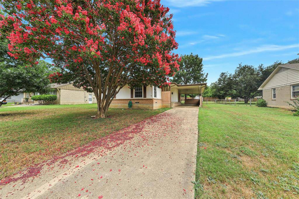 Carrollton, TX 75006,1712 Ross Avenue