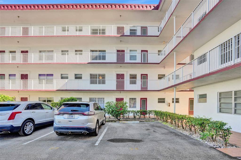 Lauderdale Lakes, FL 33319,4270 NW 40th St #211