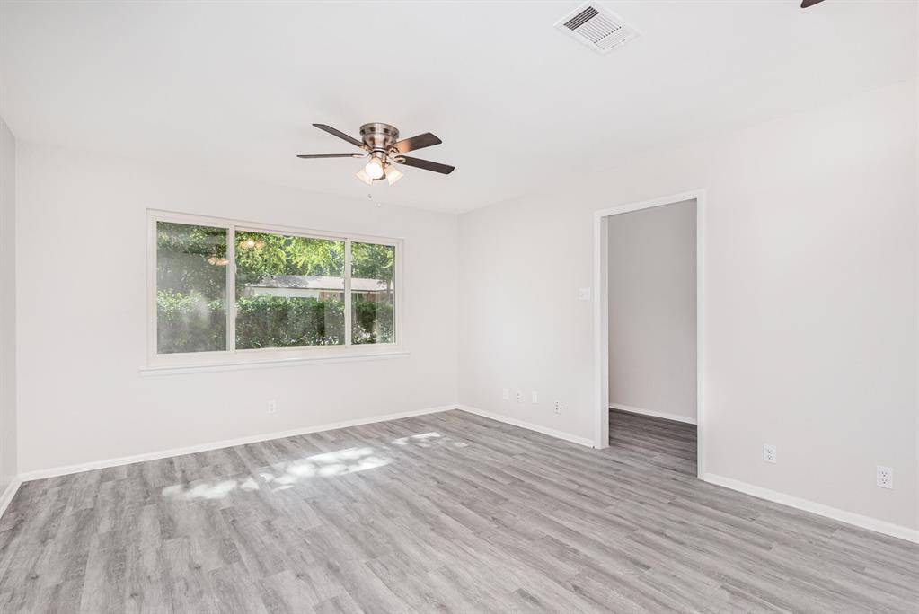 Euless, TX 76040,712 Oakwood Drive