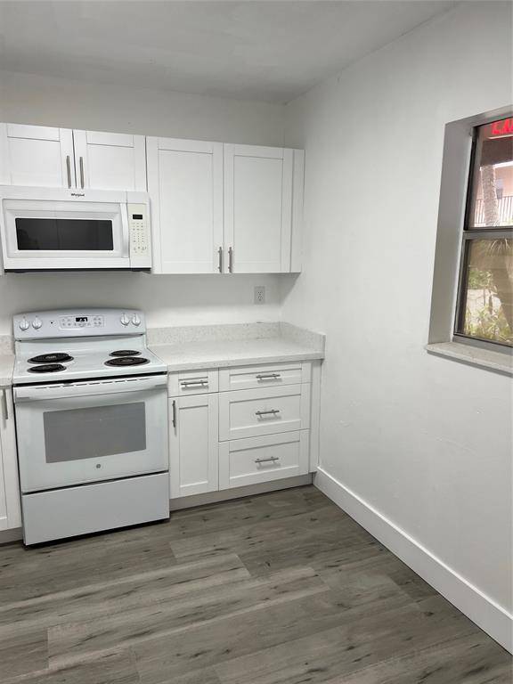 Lauderdale Lakes, FL 33311,2850 Somerset Dr #107L