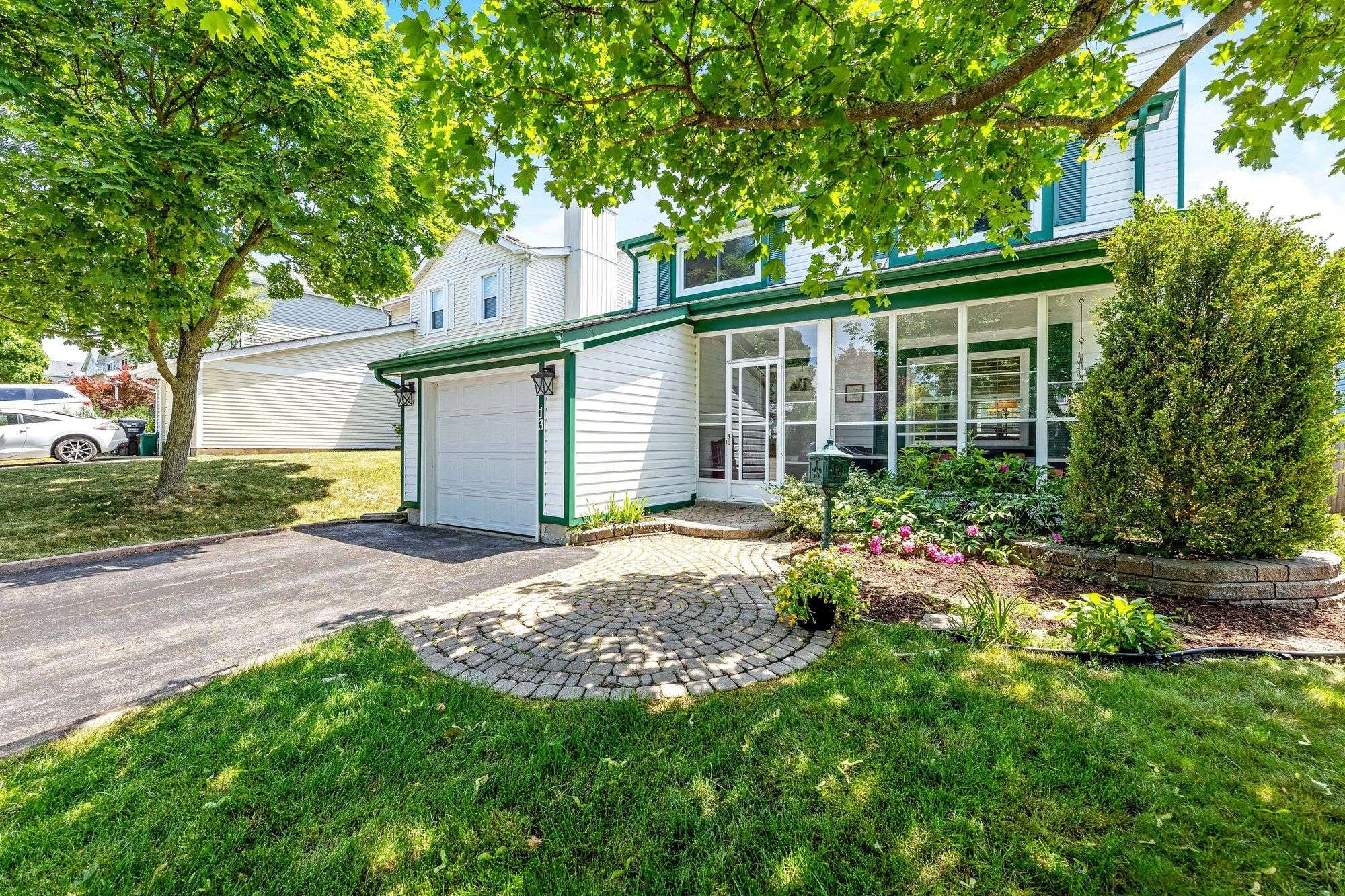 Brampton, ON L6Z 1A2,13 Blueridge SQ