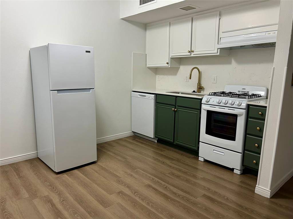 Dallas, TX 75248,15922 Stillwood Street #1074